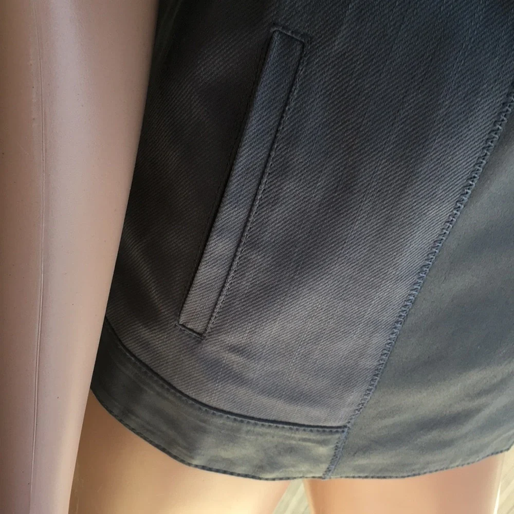 BB Dakota vest. Size Medium. Leather Trim